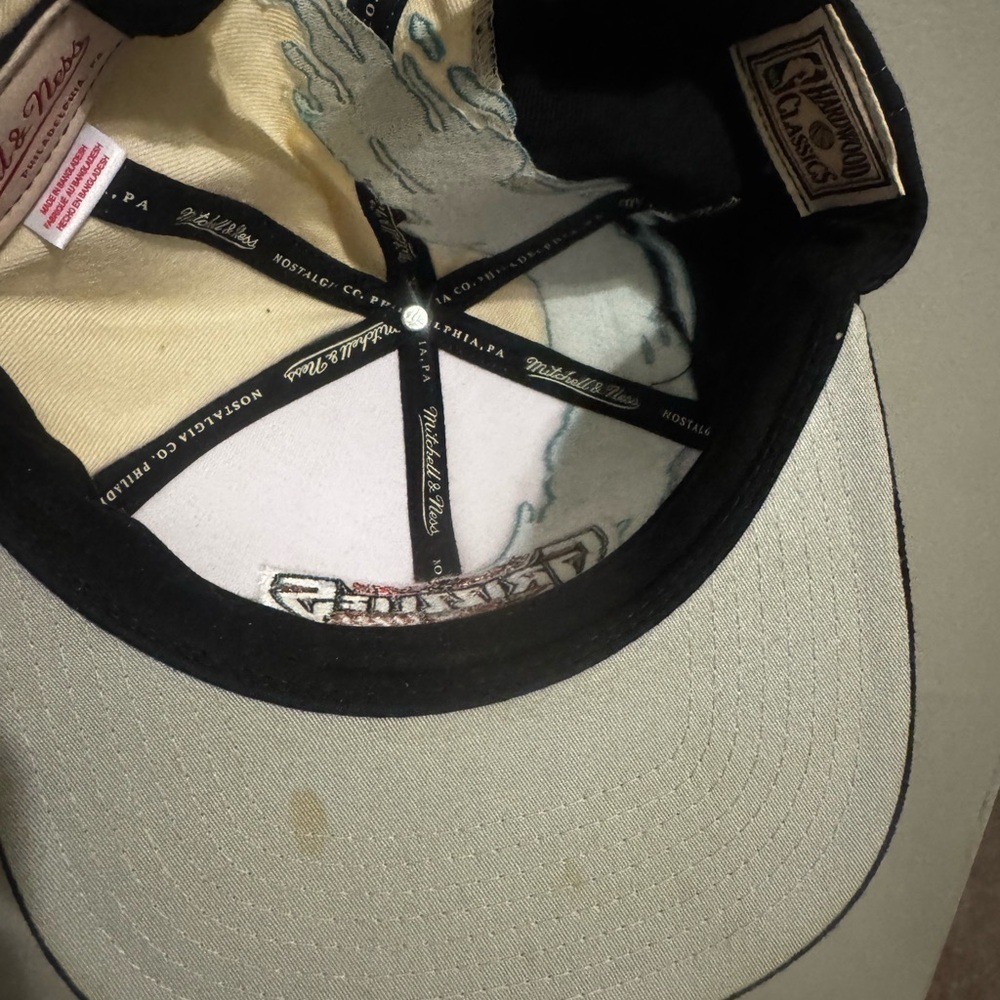 Mitchell & Ness Gray and Black snapback - Picture 5 of 6